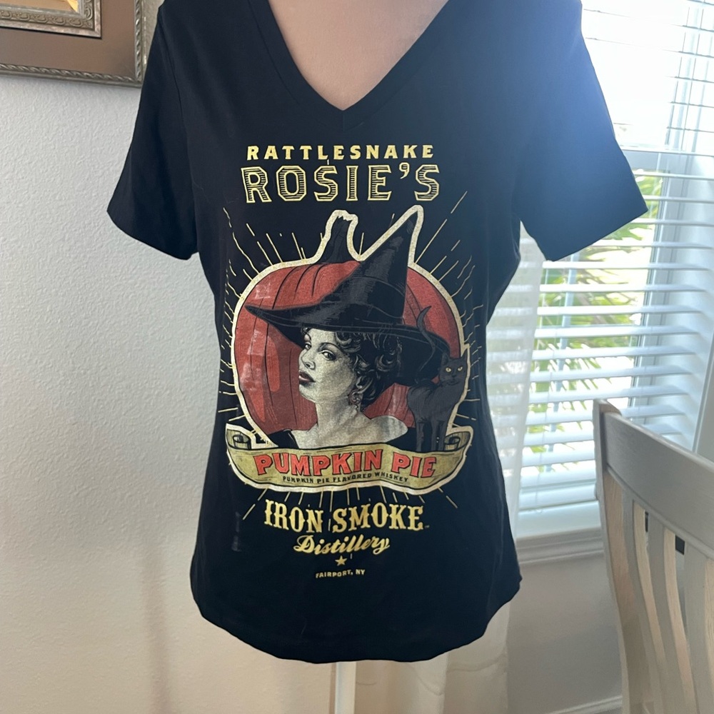 Rosie's Pumpkin Pie Graphic V-Neck Tee - Black